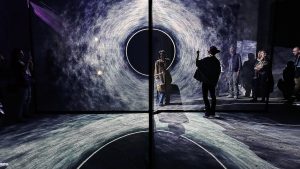 Muzeul Tehnic „Prof. Ing. Dimitrie Leonida” gazdueste instalația interactivă „Event Horizon”, o explorare vizuală a misterului găurilor negre