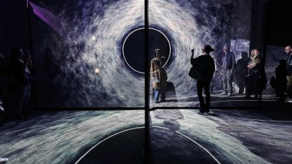Muzeul Tehnic „Prof. Ing. Dimitrie Leonida” gazdueste instalația interactivă „Event Horizon”, o explorare vizuală a misterului găurilor negre