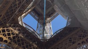 Turnul Eiffel, o nouă atracţie pentru vizitatori: un pod suspendat la 60 de metri deasupra solului