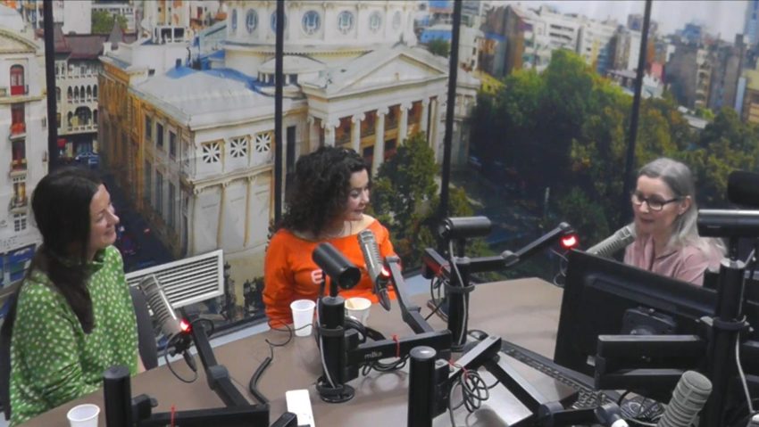 ”Lapte negru”, la Nottara – întâlnire cu Elif Shafak și vocile sale interioare