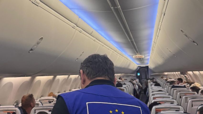 MAE: Alţi 96 de cetăţeni români au revenit în ţară printr-un zbor de repatriere organizat prin rescEU