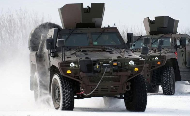 MApN: Deplasări planificate de autovehicule blindate din Bucureşti către unităţi ale Forţelor Terestre