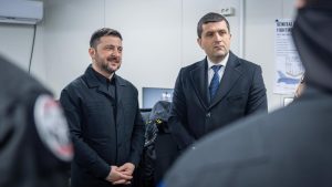 MApN: Ministrul Radu Miruţă şi preşedintele ucrainean Volodimir Zelenski, în vizită la Baza 86 Aeriană de la Borcea