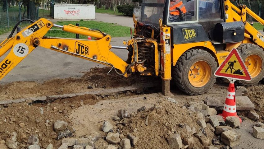 Firmă amendată, după ce a lucrat în Parcul Carol fără aviz de la PMB