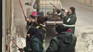 Maşinile parcate pe bulevardele Sectorului 4, ridicate temporar