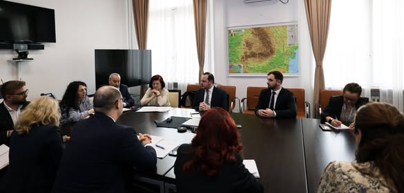 Ministrul Sănătăţii a discutat cu reprezentanţii UNSAR despre asigurările profesionale pentru rezidenţi