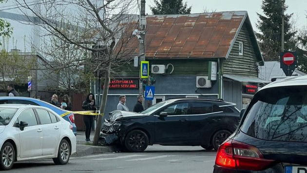 Accident rutier, la intersecția dintre Uverturii cu Dezrobirii