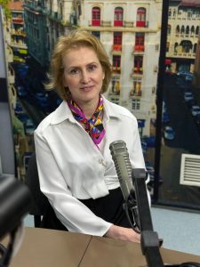 Rămâi în formă de sărbători cu Laura Ene