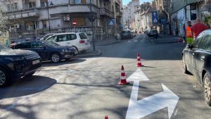 Noi reguli de circulație în centrul Capitalei. Mai multe străzi au sens unic începând de astăzi