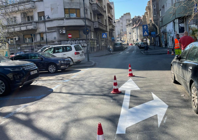 Noi reguli de circulație în centrul Capitalei. Mai multe străzi au sens unic începând de astăzi