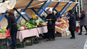 Sector 1: Piaţa volantă din Amzei, deschisă de vineri