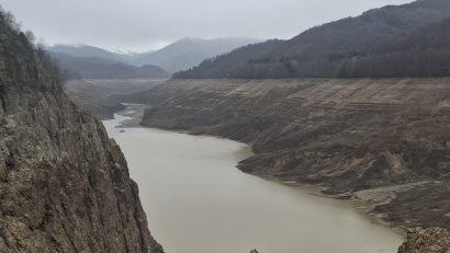 A început reumplerea lacului Vidraru