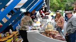 Piața volantă revine în Floreasca: produse tradiționale direct de la producători locali