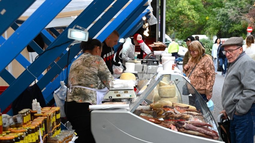 Piața volantă revine în Floreasca: produse tradiționale direct de la producători locali