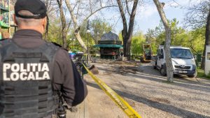 Construcţiile ilegale, desfiinţate din Parcul Cişmigiu