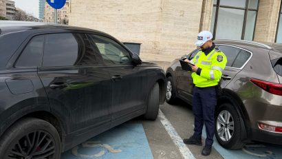 Amenzi pentru șoferii care ocupă locurile persoanelor cu dizabilități