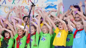 Peste 17.000 de copii cântă la Ora Copiilor by Cantus Mundi, în România și Republica Moldova