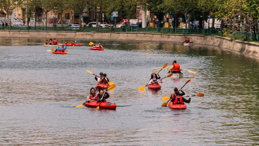 Plimbările pe Dâmbovița continuă pe 8 și 9 mai, la Debarcaderul Piața Națiunile Unite