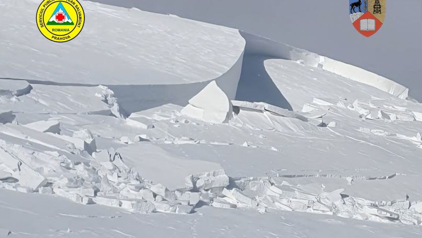 Pericol major de avalanşă pe văile de abrupt din Masivul Bucegi