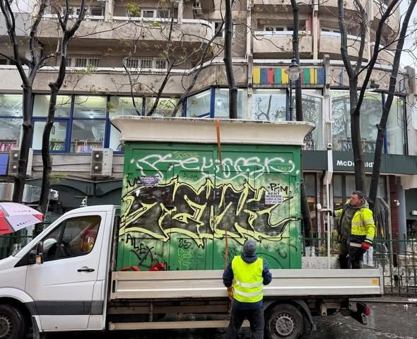 ”Muzeul gunoiului”, sub un chioșc de pe bulevardul Magheru