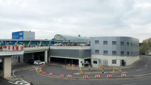 Plata parcării la Aeroportul „Henri Coandă” poate fi făcută acum și online