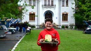 Piaţă volantă la Arcul de Triumf, în curtea DGASPC Sector 1