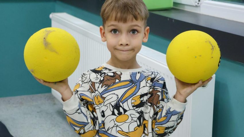 Un copil din trei îşi doreşte mai mult timp cu familia