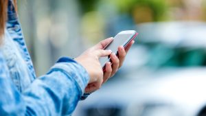 Doar 1 din 2 copii ar anunţa poliţia în cazul unui abuz