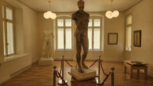 UNArte a inaugurat prima pinacotecă și o nouă bibliotecă, cu ocazia împlinirii a 162 de ani de existență a instituției de învățământ