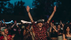 Balkanik Festival 2026 se mută în Parcul Tei și promite trei zile de muzică, artă și experiențe culturale pe malul lacului