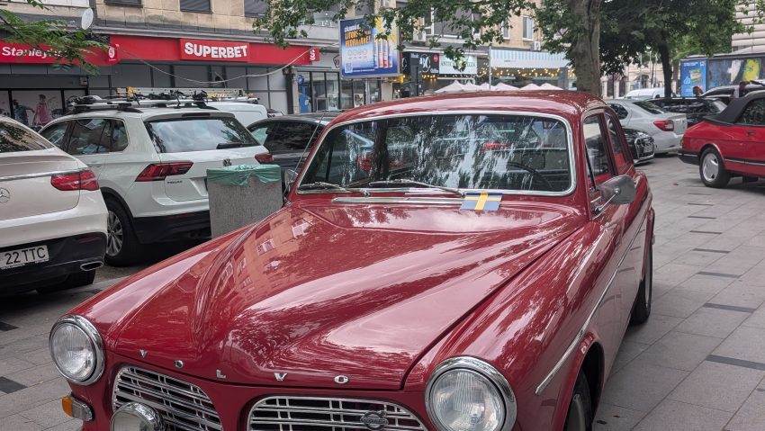 „Mașinile Bucureștilor – Suedezele Orașului”, în Piața Amzei