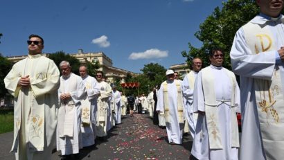 Procesiune, duminică, în centrul Capitalei