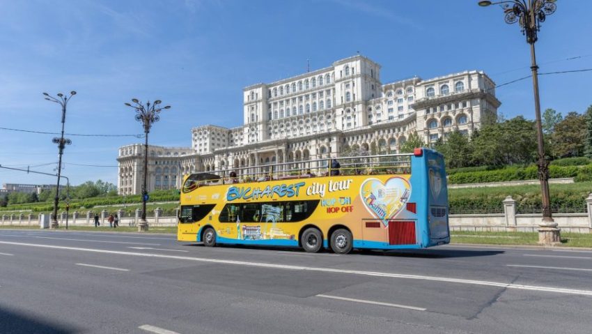 „Bucharest City Tour” – transport mai vizibil pentru turiștii străini