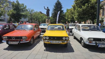 Întâlnirea Națională Dacia Clasic: peste 50 de automobile istorice expuse în Piața Centrală din Vaslui