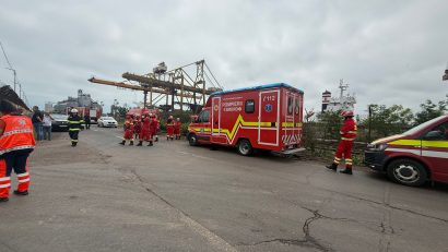 Sute de persoane evacuate de pe plaje ale litoralului, în mai multe staţiuni turistice
