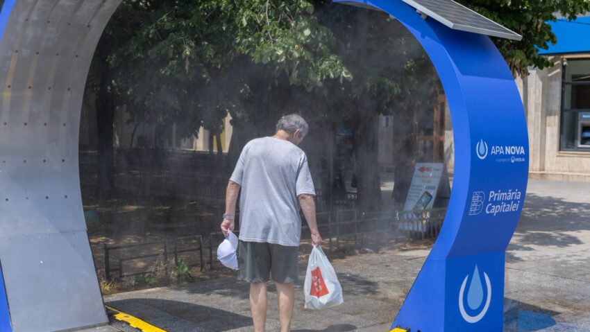 PMB – Duşuri stradale, montate de Apa Nova. Trei au fost instalate deja în centrul Capitalei