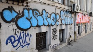 CGMB a aprobat programul de curățare a graffiti-ului din București. Primăria suportă 80% din costuri