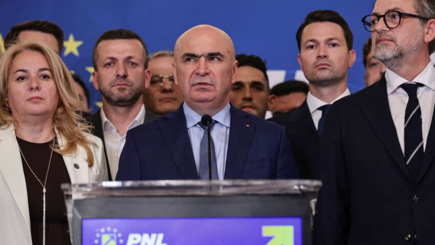 Congres PNL – Două rezoluţii adoptate: se cere demisia lui Veştea, Bode, Bogdan, Thuma şi Gorghiu