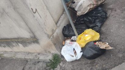 Terasă ilegală, în centrul Bucureștiului! Puțini dintre cetățenii și agenții economici din Sectorul 5 au contracte de salubrizare!