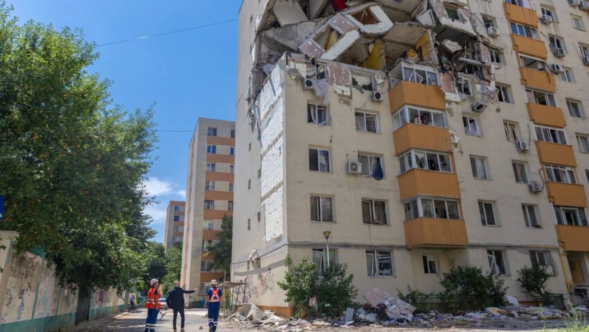Încep lucrările de punere în siguranță a blocului din Rahova afectat de explozie