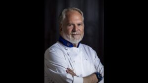 Unde mâncăm în concediu? Reguli pentru alegeri culinare reușite