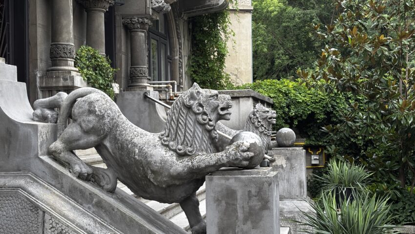 Cotroceni, cel mai iubit cartier? Plimbare printre eleganța și natura Capitalei