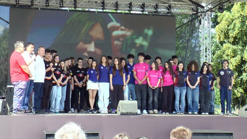 Tot mai multe fete fac performanță în robotică și aleg domeniile tehnice