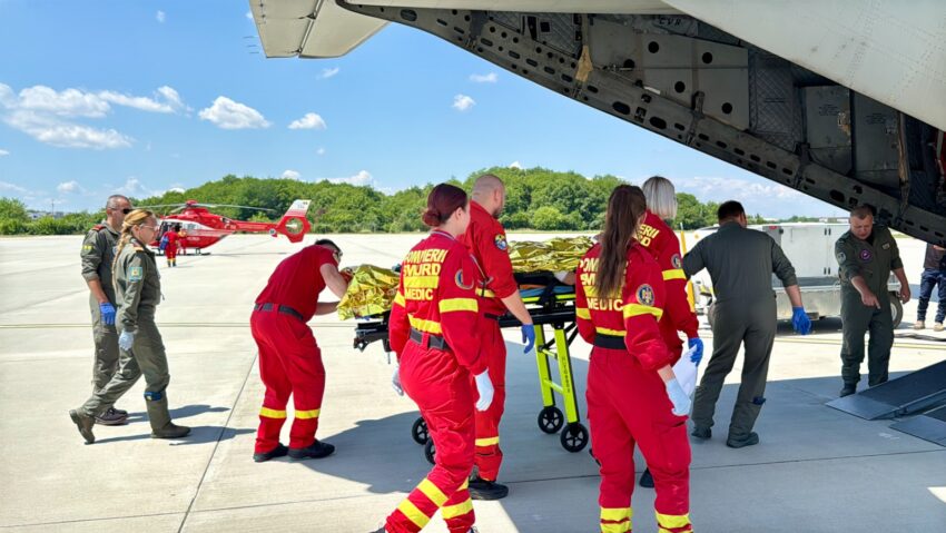 Pacient cu arsuri – transportat în Belgia cu o aeronavă Spartan a Forţelor Aeriene Române