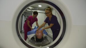 Computer tomograf pentru afecţiuni pulmonare la Centrul Caraiman
