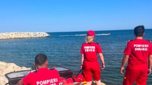 Pompieri din 19 județe și municipiul București, detașați pe litoral