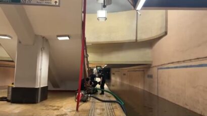 Personalul Metrorex acţionează în continuare pentru evacuarea apei din staţia Piaţa Victoriei 2