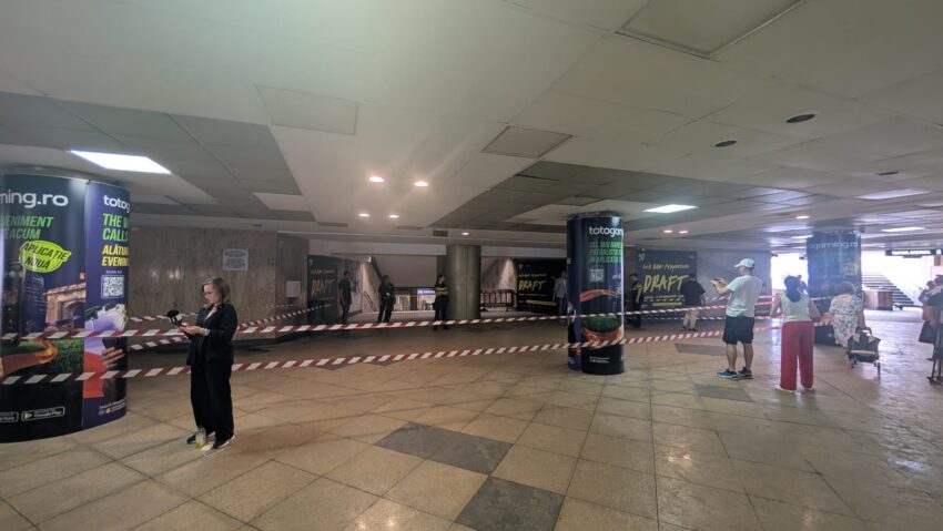 Metrorex: Degajare de fum la staţia Universitate din cauza unui izolator