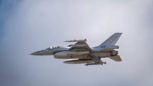 Două aeronave F-16 ale Forțelor Aeriene Române au intervenit asupra unei drone maritime în apropiere de Constanța