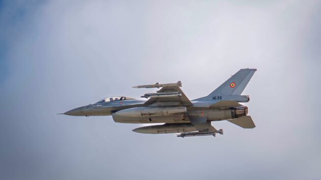 Două aeronave F-16 ale Forțelor Aeriene Române au intervenit asupra unei drone maritime în apropiere de Constanța